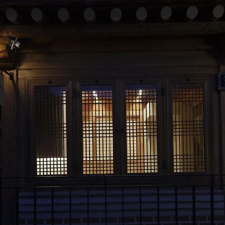 The Korean Traditional Hanok In Downtown Seoul For Convenient Public Transportation - Seoul Ari Seul Exterior foto